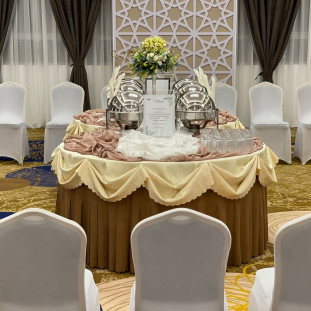 Gallery-Aneka Rasa decorates a sleek simple yet warm setting for intimste buffet gatherings.