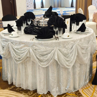 Gallery-An example of Ya-Nur’s grand table decoration style to match with the event’s colour theme.