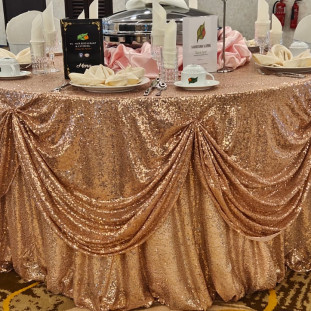 Gallery-An example of Ya-Nur’s grand table decoration style to match with the event’s colour theme.